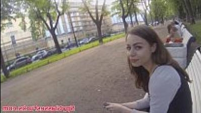 Русский пикапер на улице снял девушку и привел домой для секса